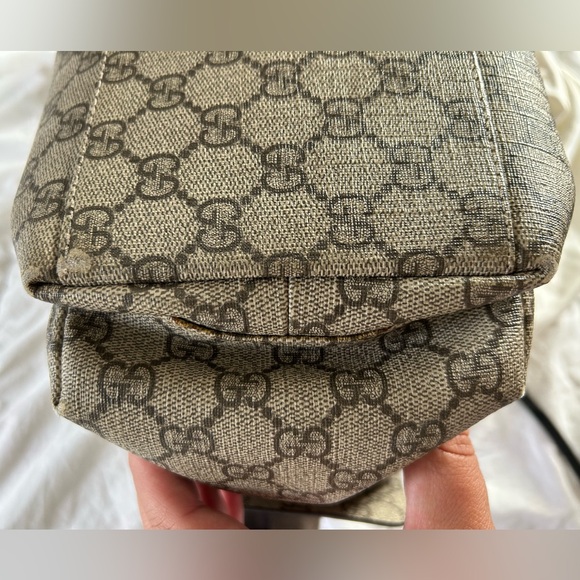 Original owner GG Supreme Med. Gucci diaper Bag. Very Well maintained. - Picture 7 of 9